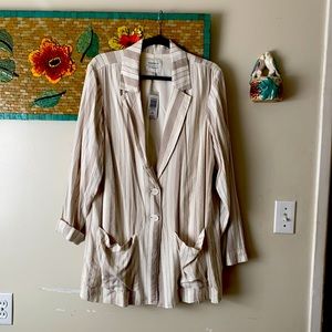 Women’s casual 2 button blazer.